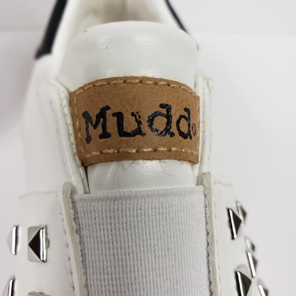 MUDD WOMEN BEYLEY WHITE W/METAL STUDS SIZE 8 - Picture 6 of 10